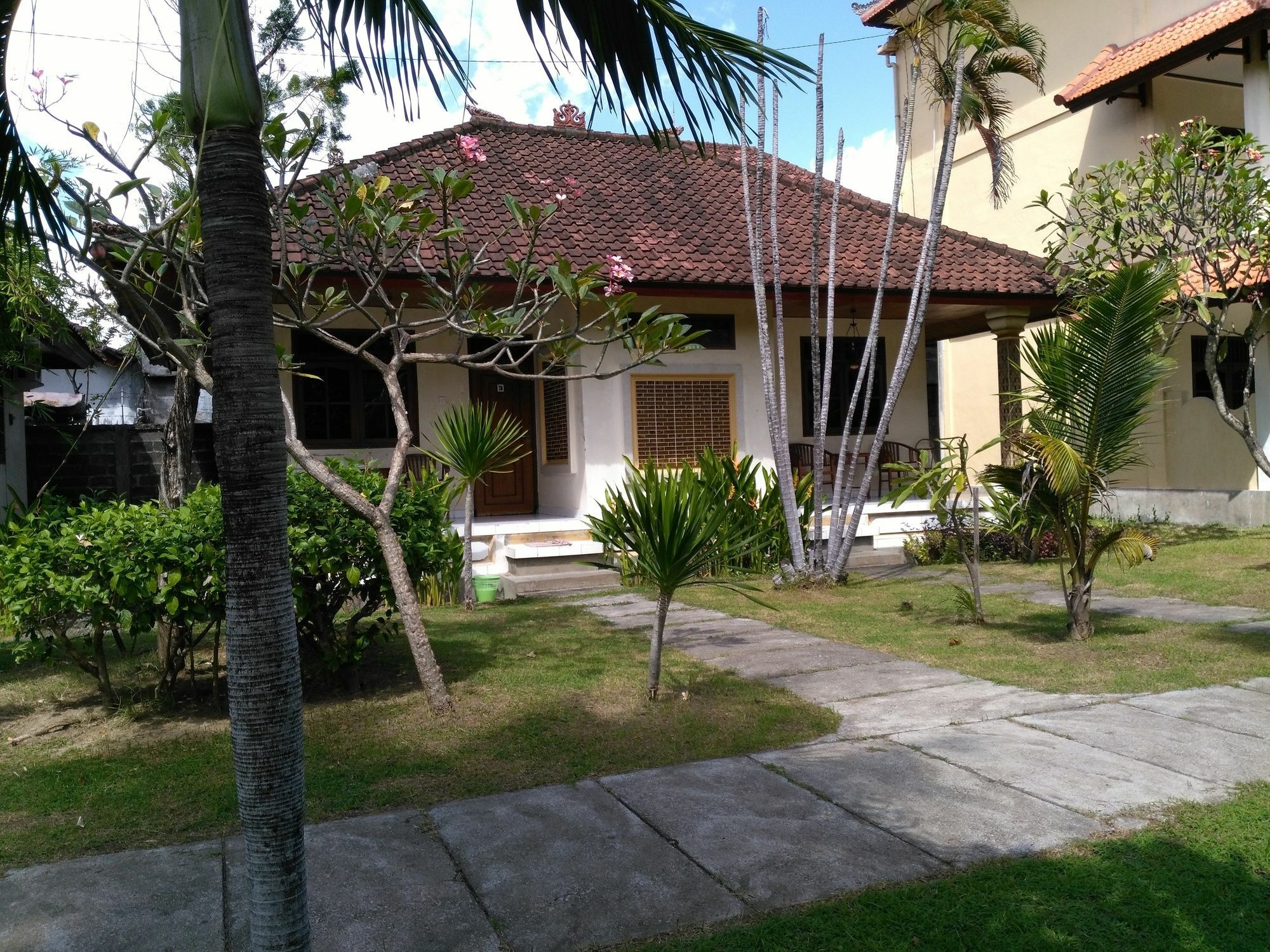 Mekar Jaya Bungalows กูตา ภายนอก รูปภาพ